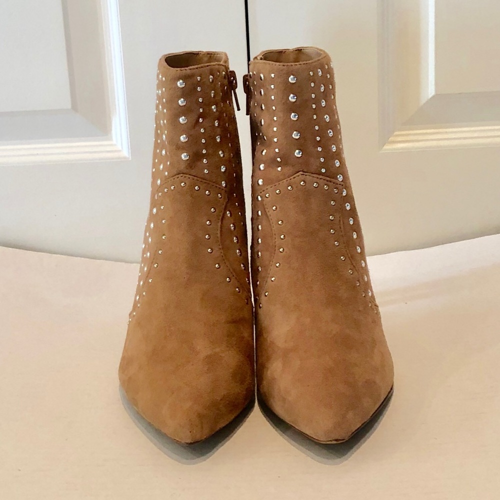 NWOT KENSIE New Nichelle Stud Bootie